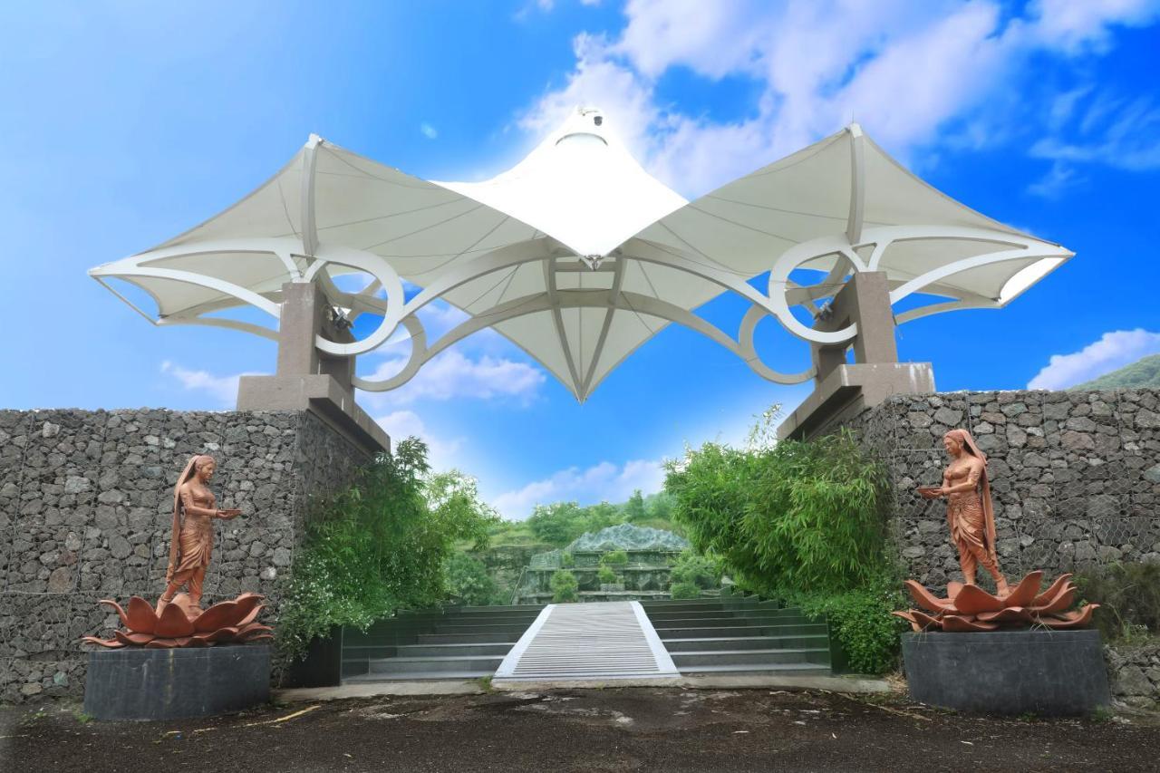 Sunnys World Hotel Pune Exterior photo