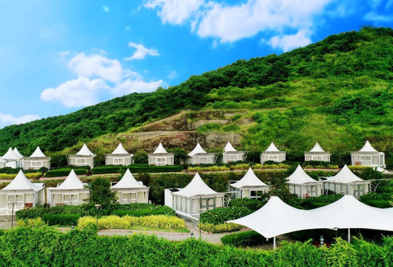 Sunnys World Hotel Pune Exterior photo